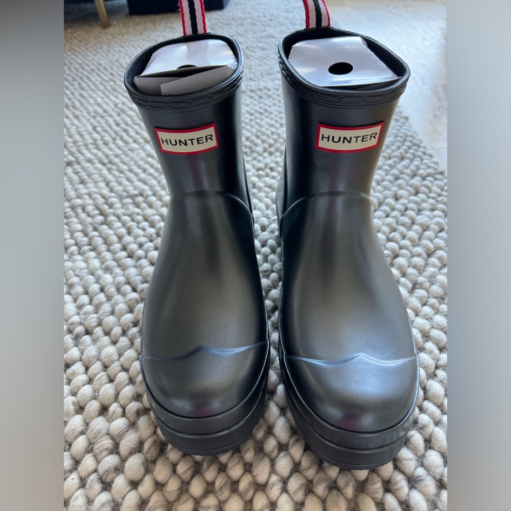 Hunter women’s Play short nebula rain boot